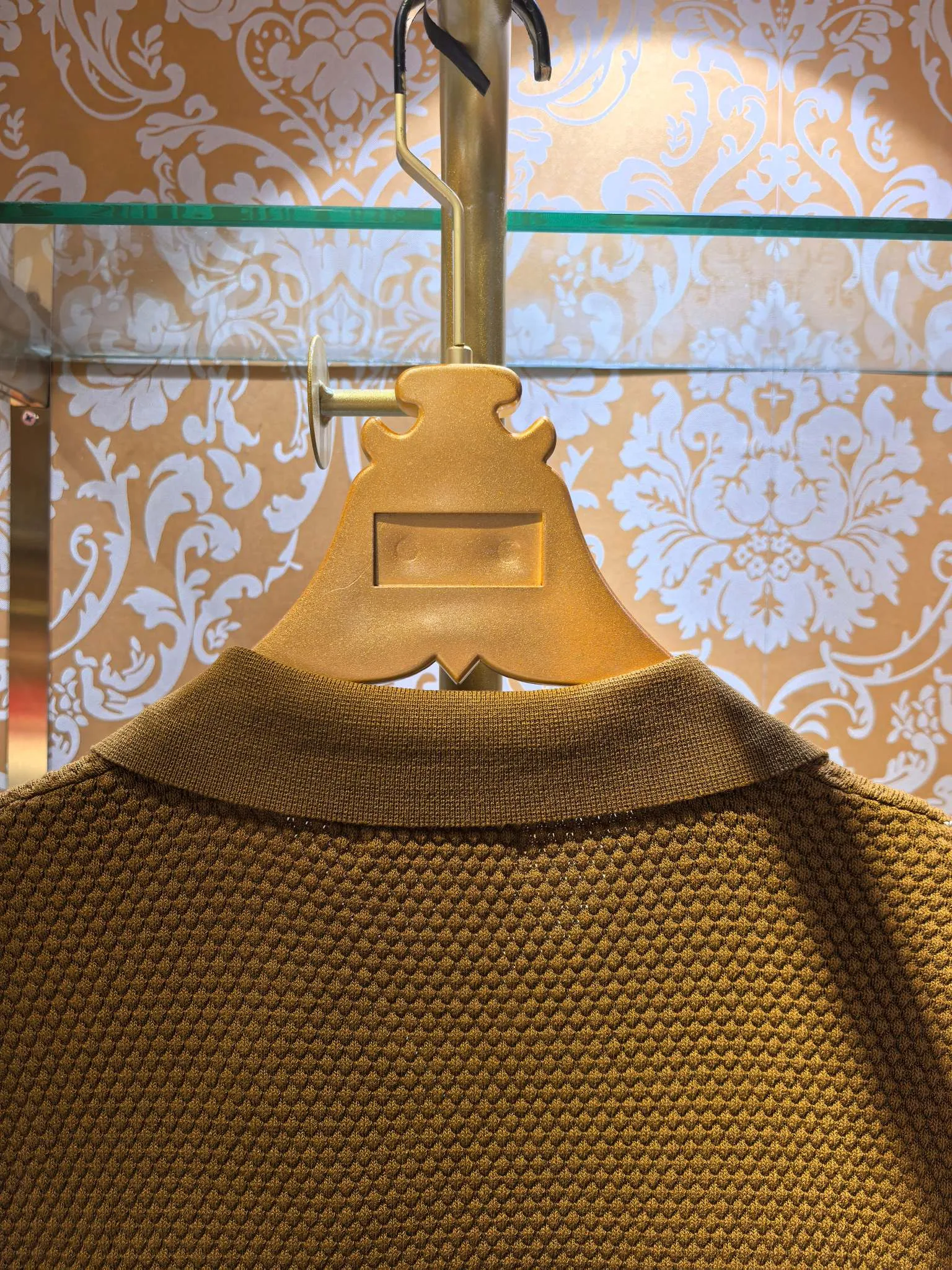 The counter is synchronized with Brunello Cucinelli 🇮🇹BC 2026/ss New Arrival sweater with logo embroidery on the chest. The fabric is perfectly made with 14 needles of imported machines. The counter restores the upper body spirit Comfortable Breathable Slim fit Color Brown Sizes S M L XL